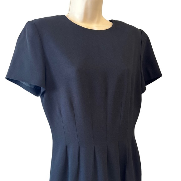 Elegant Black Dress - Picture 2 of 8